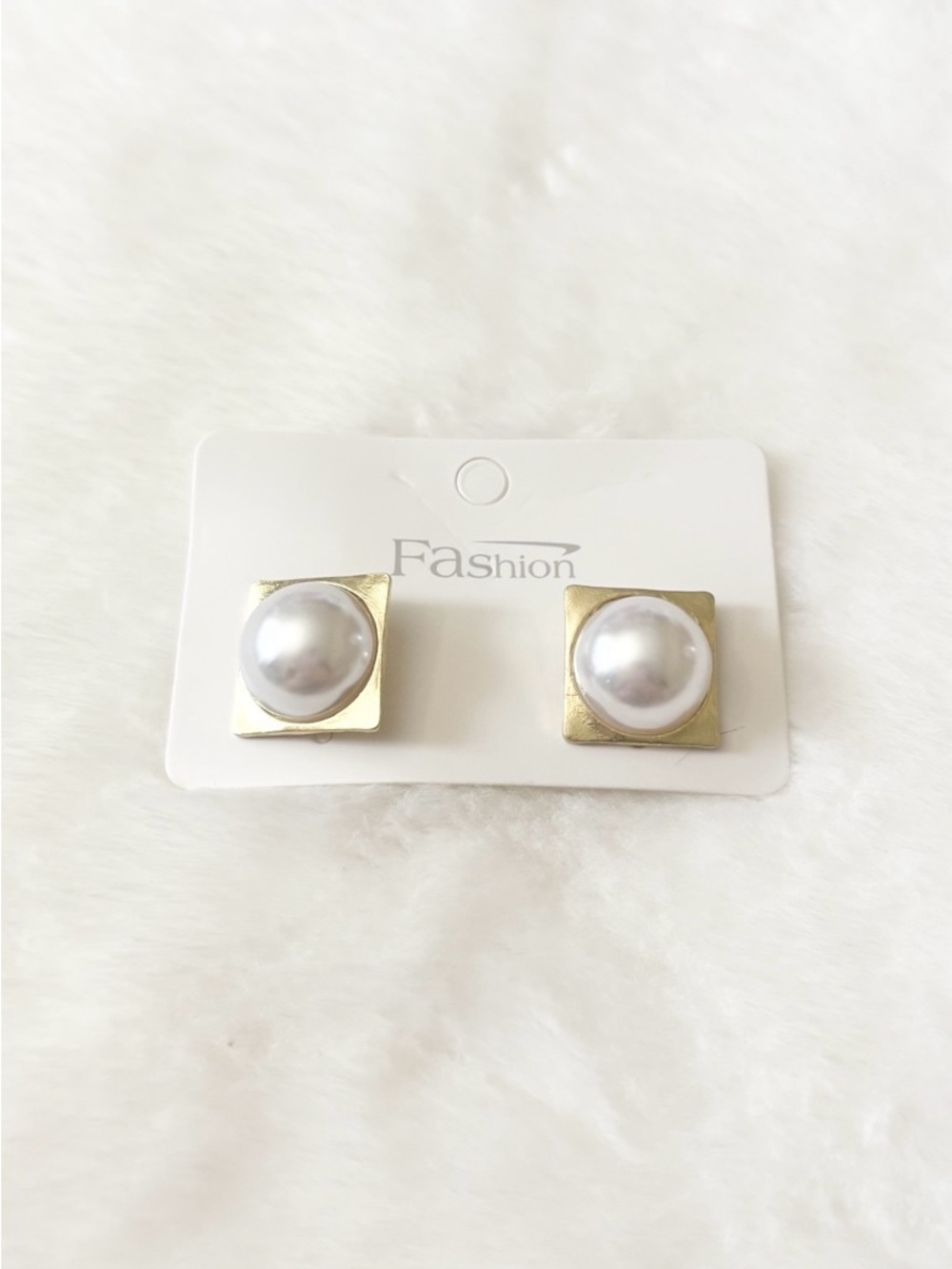 5/$15 🩷 MUST BUNDLE Gold Square Pearl Stud Earrings - White Pearl